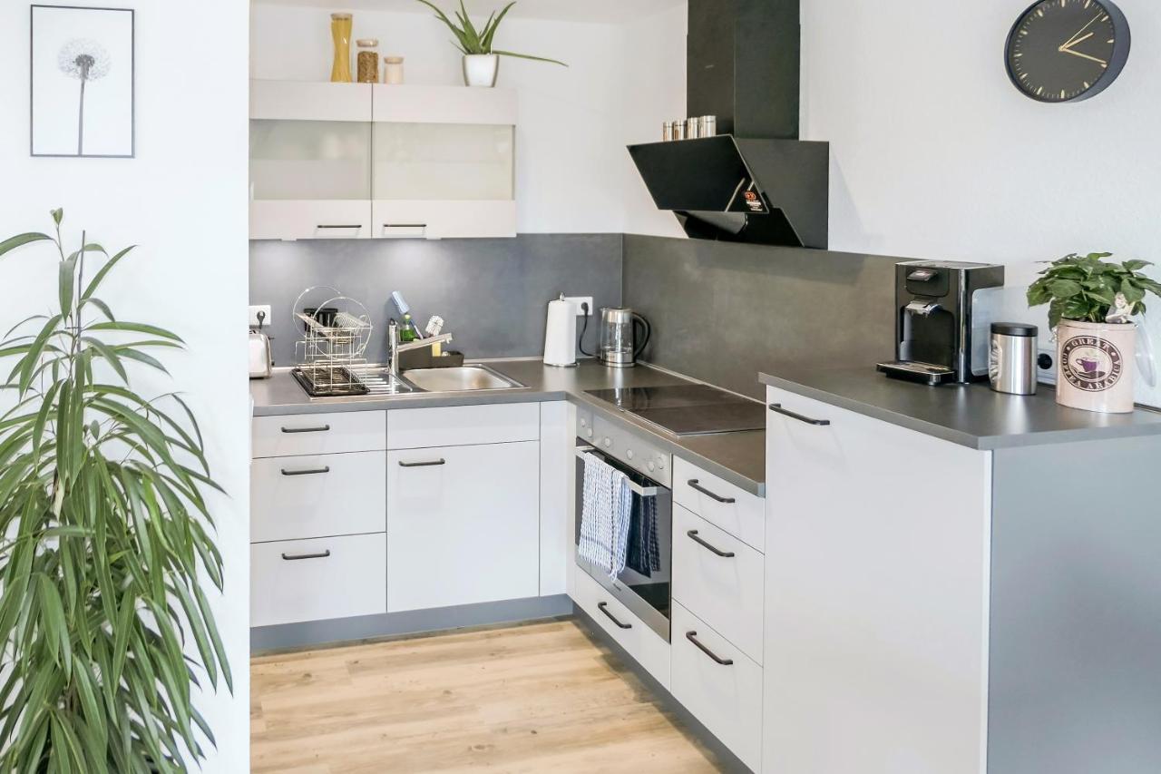 Wohlfühlwohnung mit Balkon im Zentrum von Kiel Exterior foto